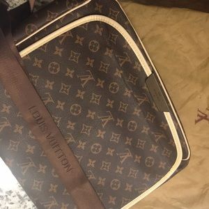 Louis Vuitton Messenger Bag